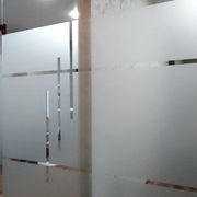 Установка декоративних,  матових плівок на склопакети,  перегородки.